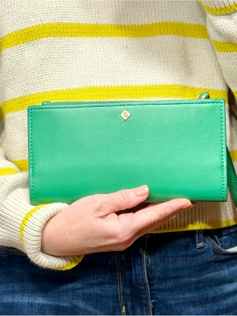 “On 34th” Macy’s Minimalist Kelly Green Zip Around Wristlet Wallet NWOT